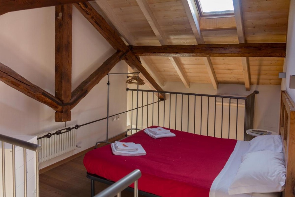 Room image 4